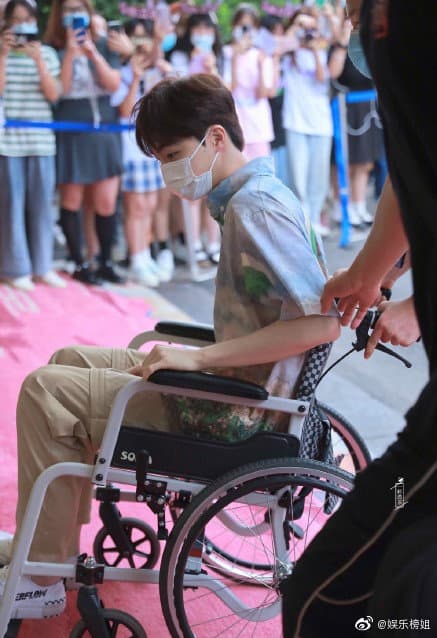 Chen Linong in wheelchair